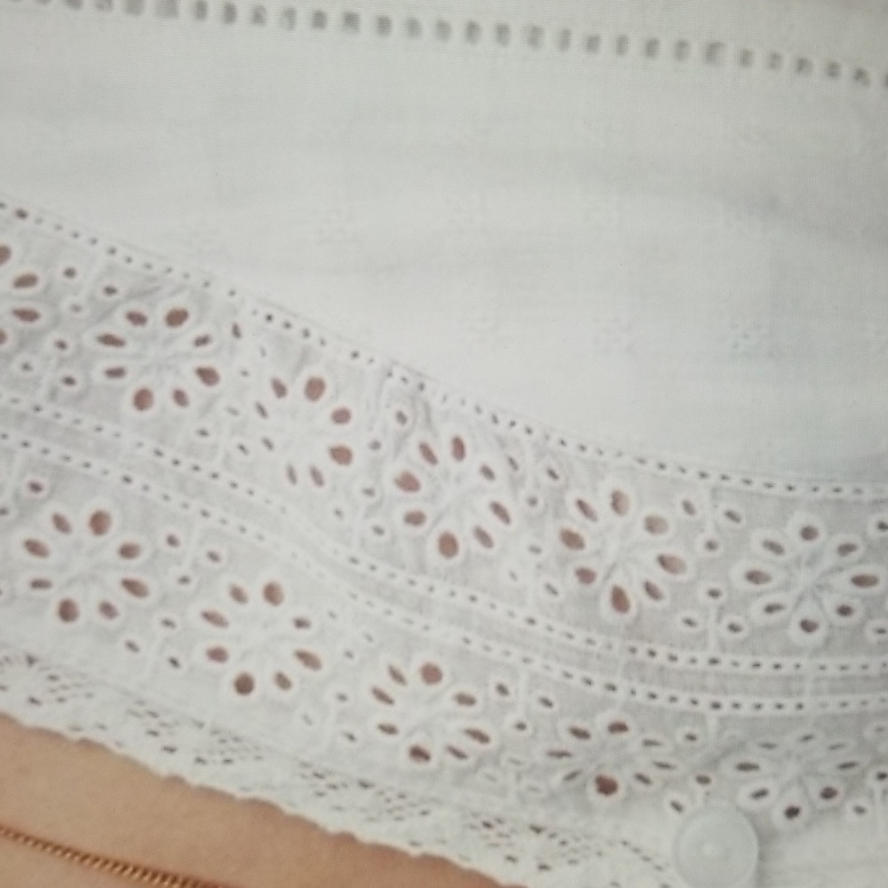 Embroidered openwork blouse - Picture 3 of 4